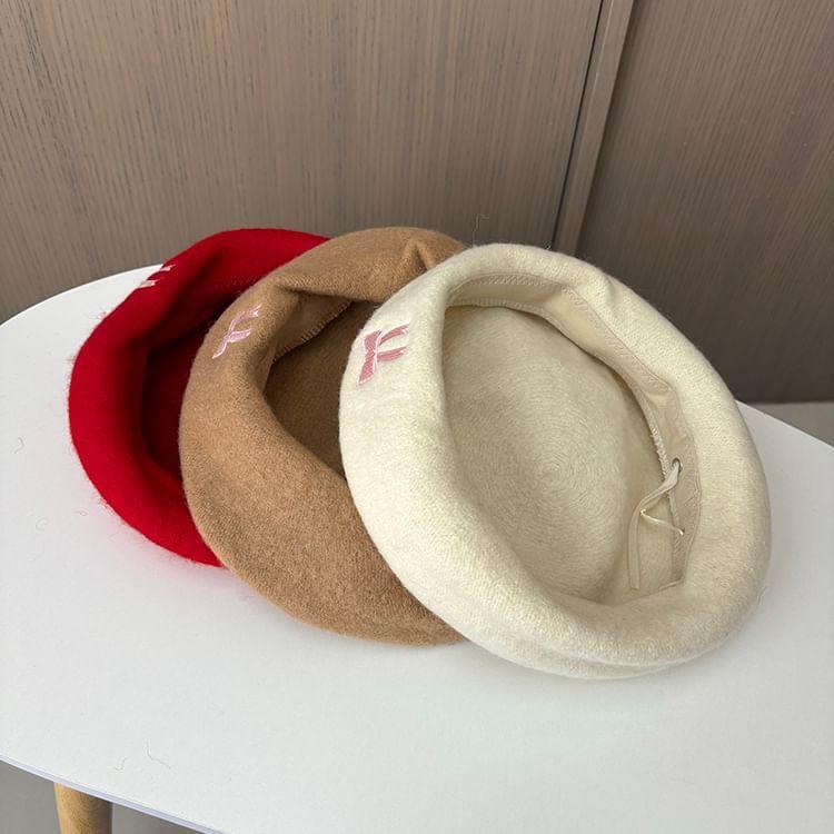 Bow Embroidered Beret Hat Product Image