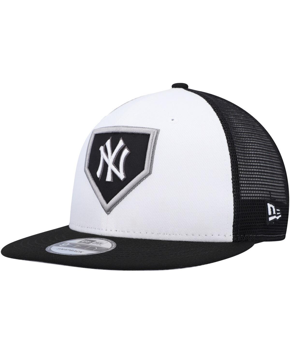 Mens New Era /Black New York Yankees 2022 Clubhouse Trucker 9FIFTY Snapback Hat Product Image