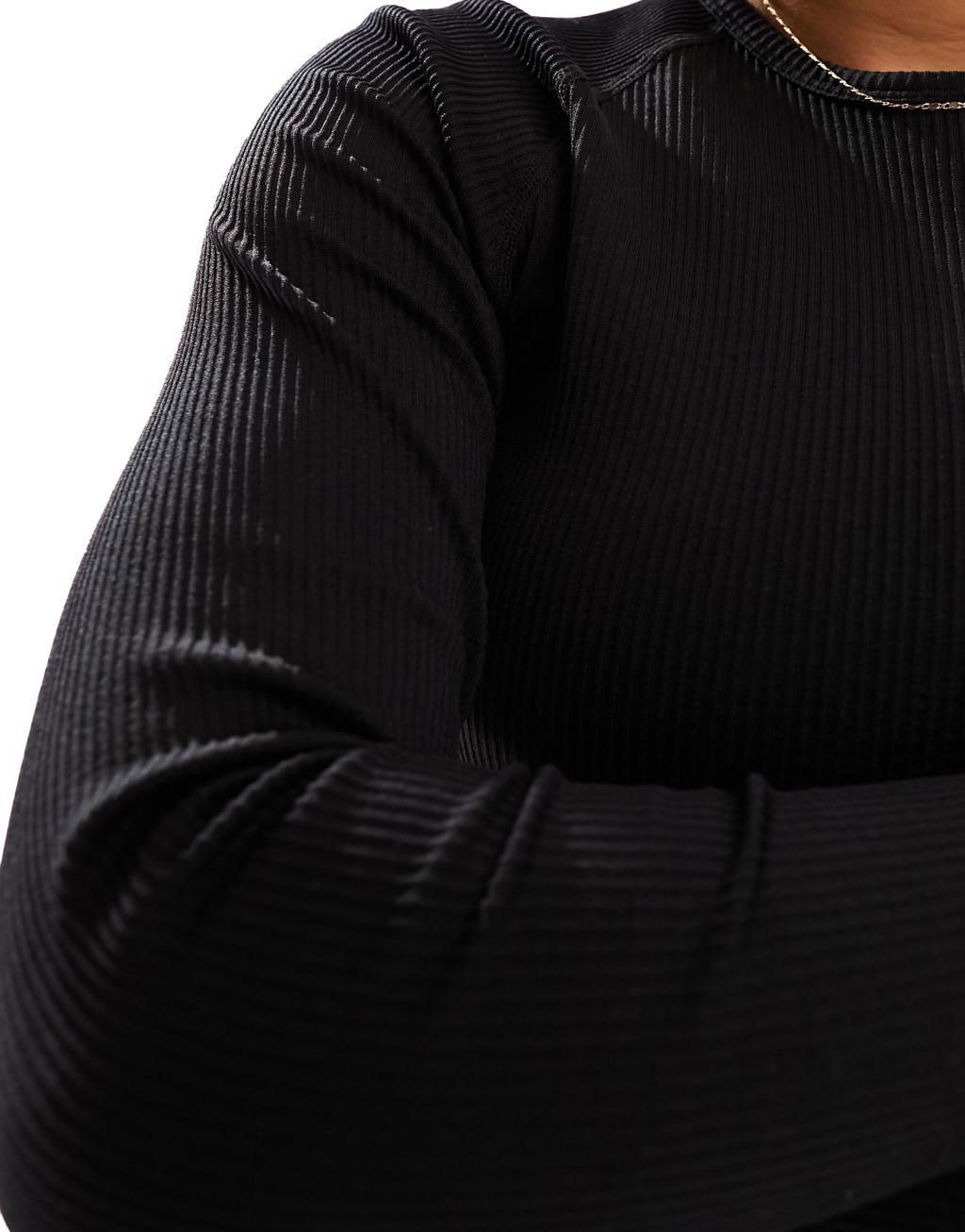 ASOS 4505 Curve Icon seamless rib long sleeve crop top in black  Product Image