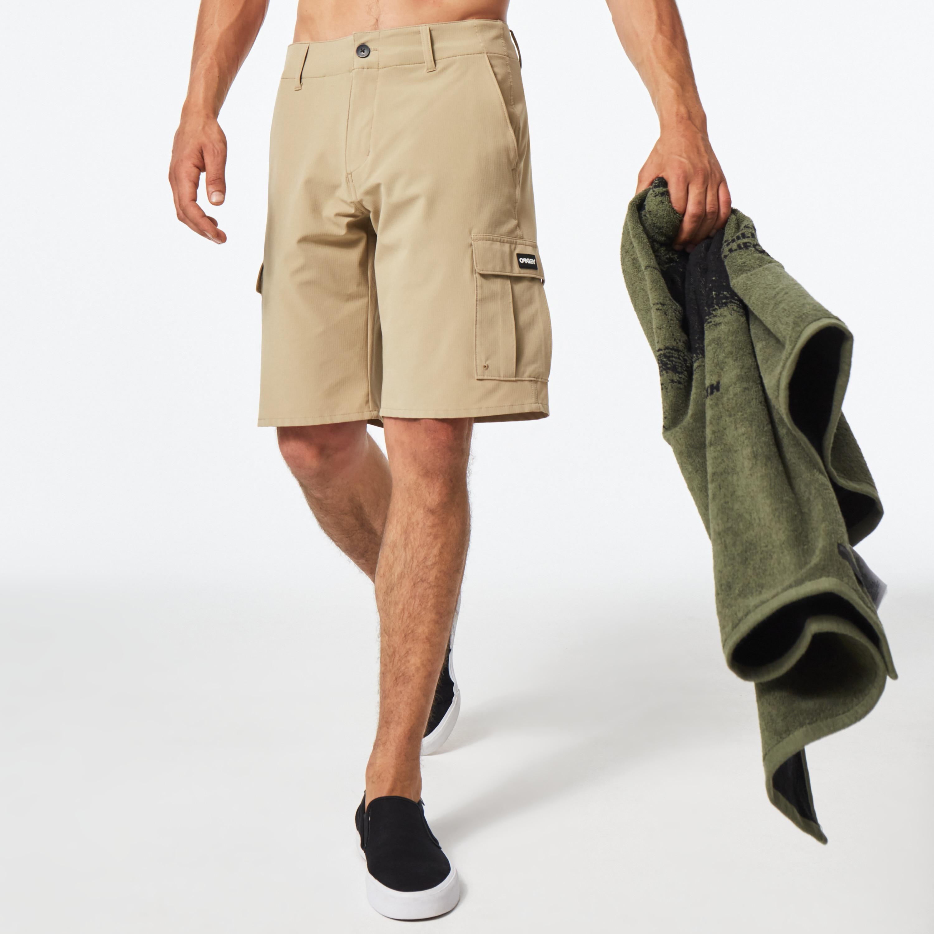 Oakley B1B Cargo Hybrid Short - Rye | Oakley® Product Image