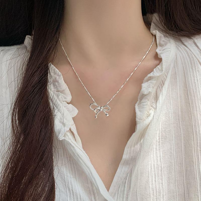 Bow Pendant Alloy Choker Product Image