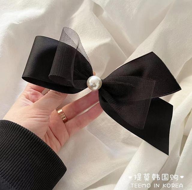 Faux Pearl Bow Hair Clip Product Image