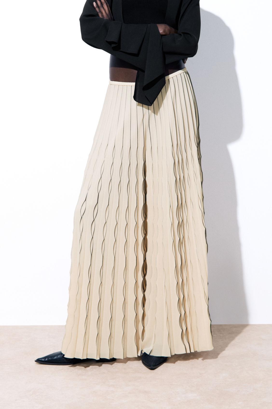 THE PLEATED CHIFFON PANTS Product Image