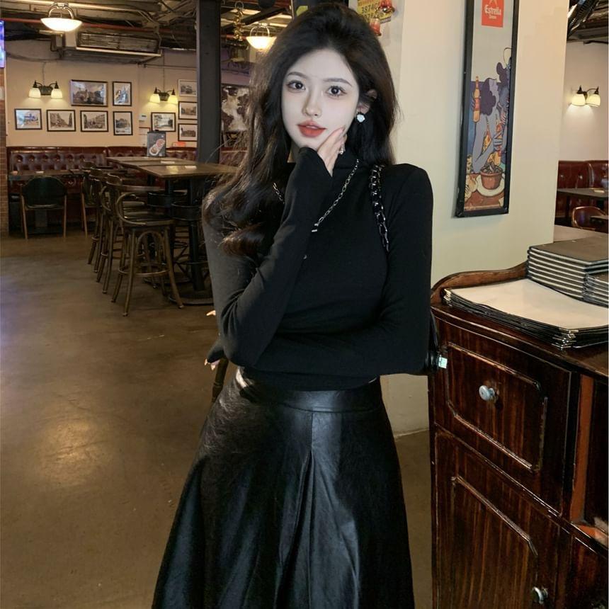 Long-Sleeve Mock Neck Plain Ruched Crop T-Shirt / High Waist Faux Leather Maxi A-Line Skirt Product Image