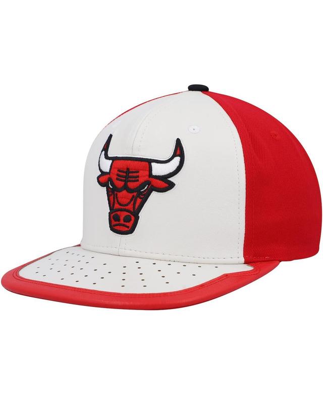 Mens Mitchell & Ness White Chicago Bulls Day One Snapback Hat - White Product Image