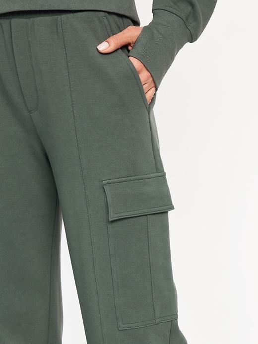 High-Waisted Dynamic Fleece Cargo Pants Product Image