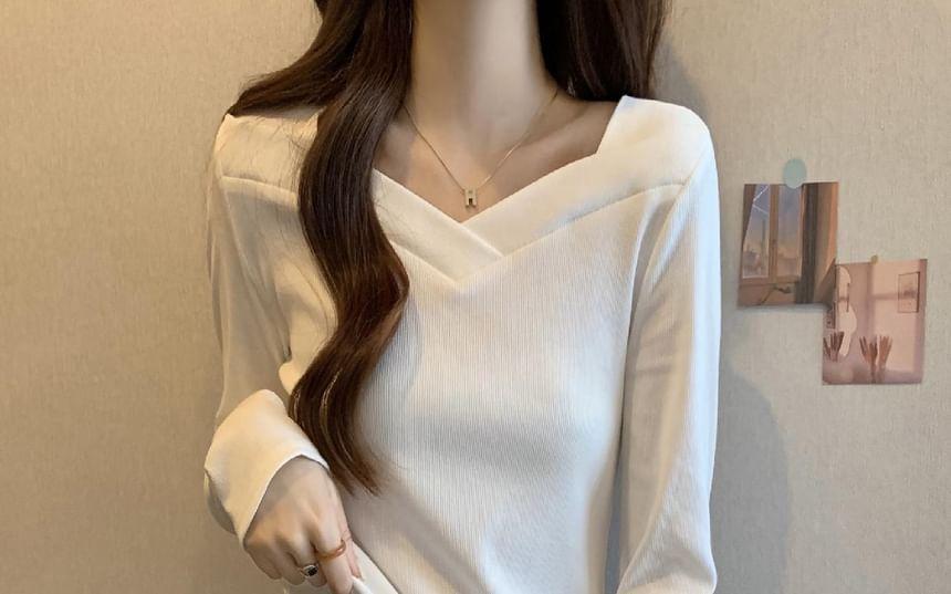 Long-Sleeve V-Neck Plain T-Shirt Product Image