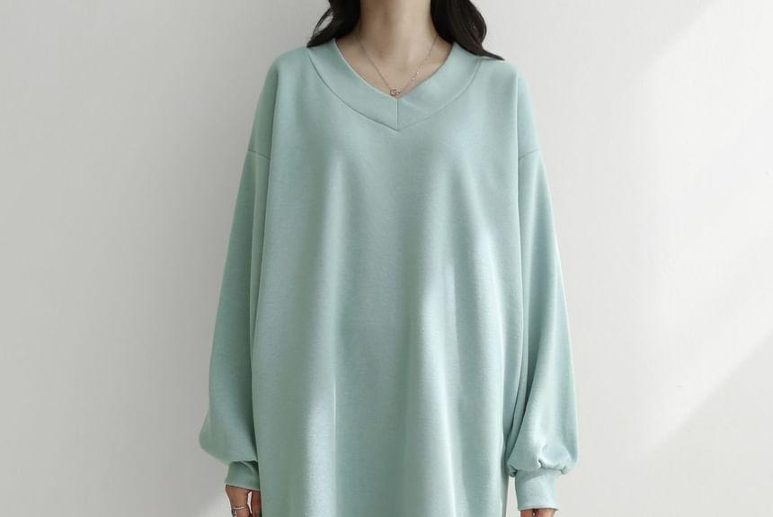 Long-Sleeve V-Neck Plain Midi Dress Product Image