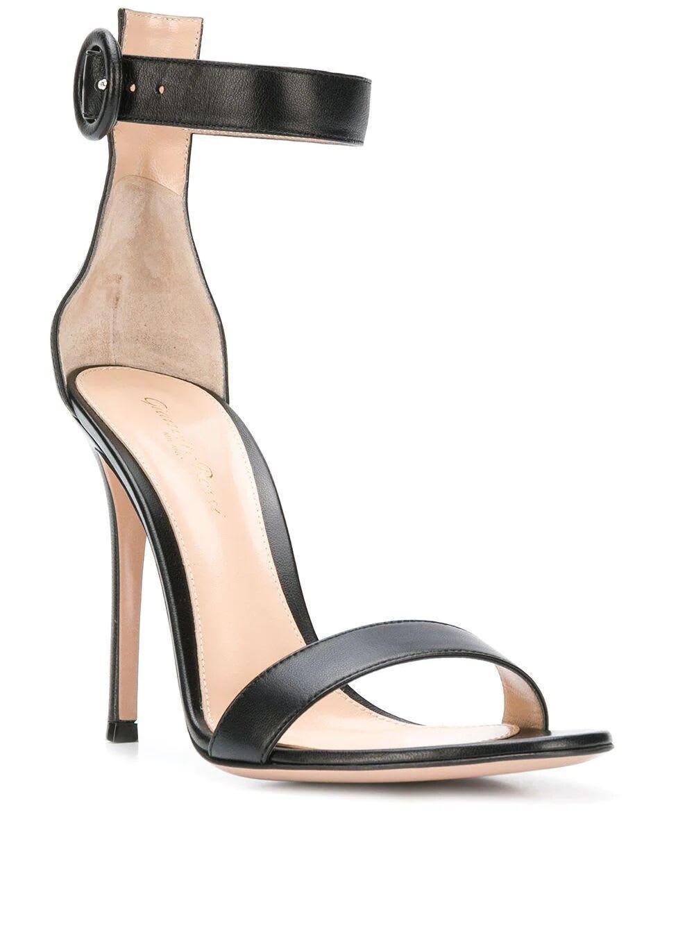 GIANVITO ROSSI Sandals In Negro Product Image