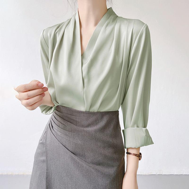 Long-Sleeve V-Neck Plain Shirt Product Image