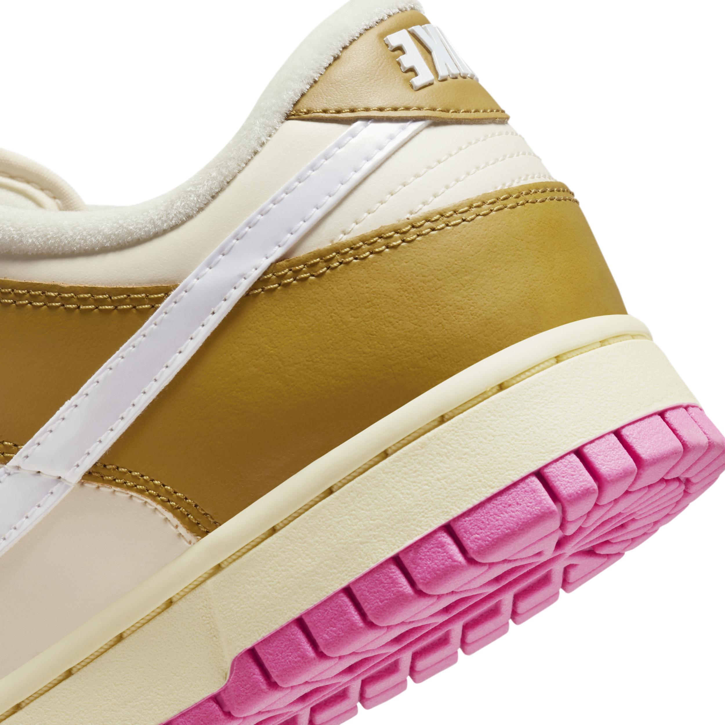 Nike Women's Dunk Low SE Shoes Product Image