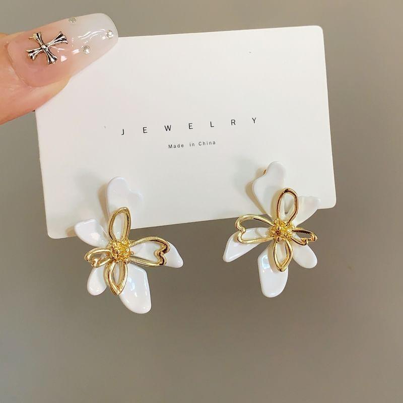 Flower Stud Earring Product Image