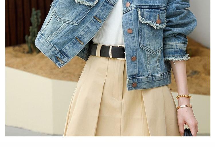 Collared Washed Denim Buttoned Crop Jacket Product Image