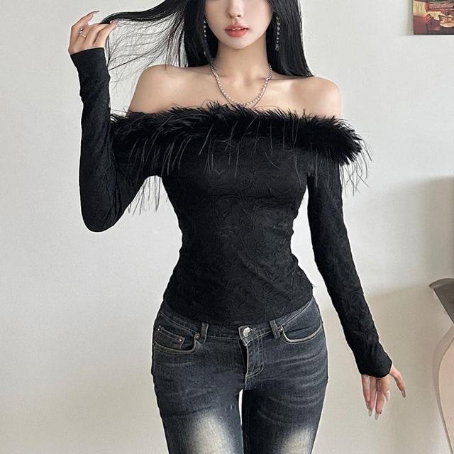 Long-Sleeve Off Shoulder Furry Trim Crop Top Product Image