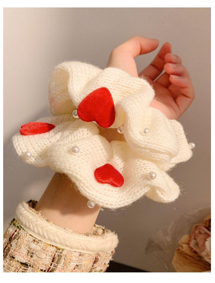 Heart Knit Hair Scrunchie Product Image