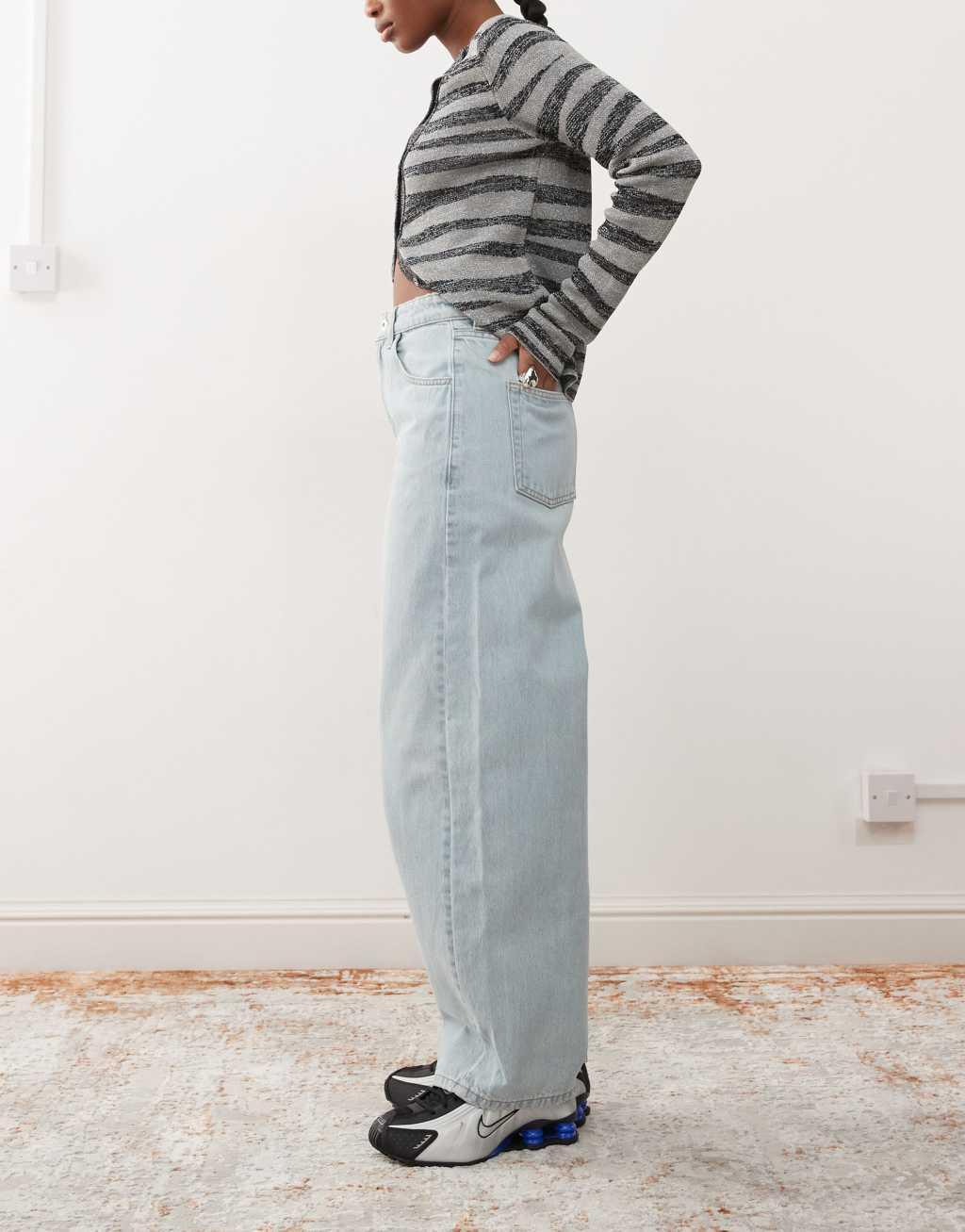 COLLUSION mid rise tapered jeans in mid wash - MBLUE Product Image