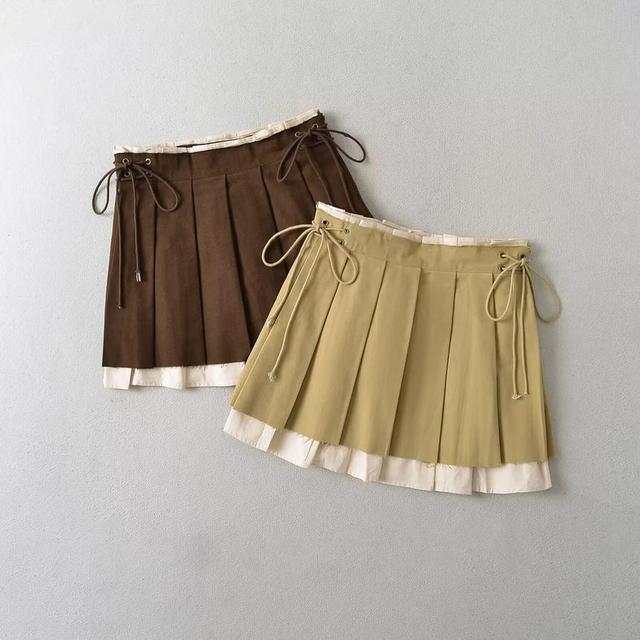 Low Rise Two Tone Mini Pleated Skirt Product Image