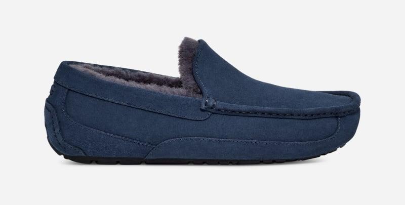 UGG(r) Ascot Slipper Product Image