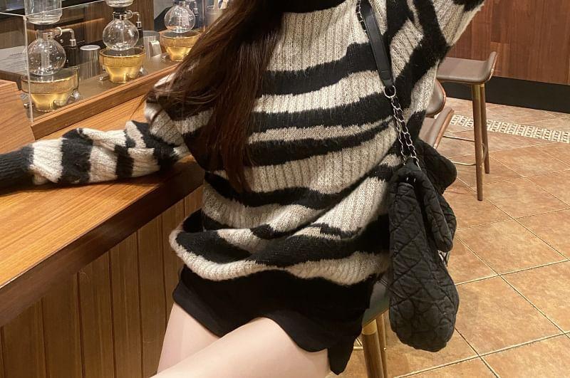 Round Neck Patterned Ribbed Sweater Product Image