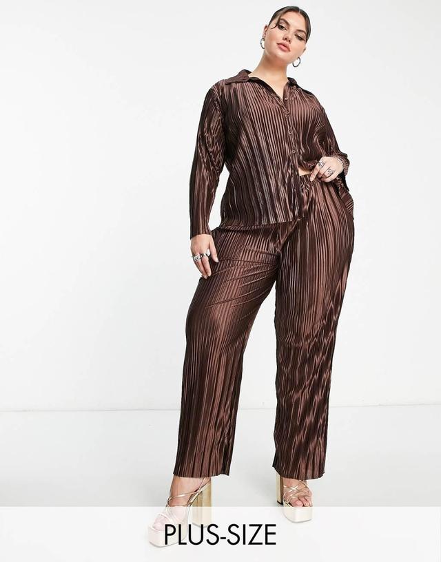 Urban Threads Plus plisse straight leg pants in chocolate brown Product Image