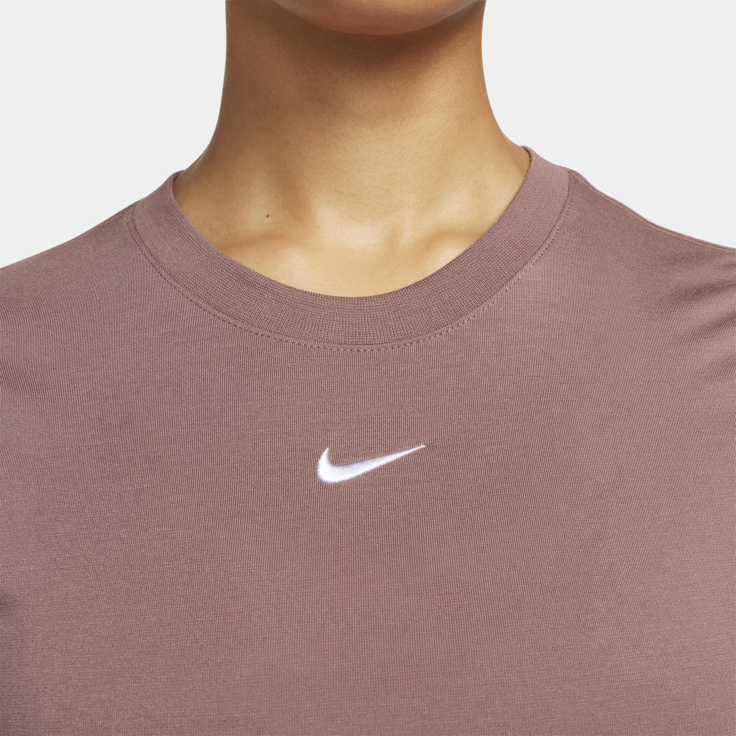 Women's Nike Sportswear Essential Slim Cropped T-Shirt Product Image