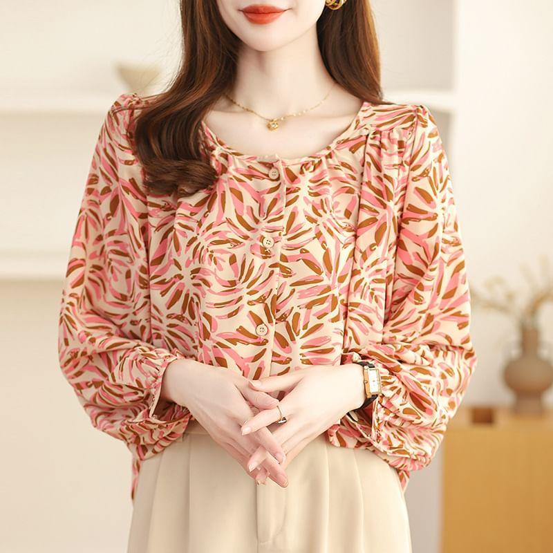 3/4-Sleeve Crew Neck Print Button-Up Blouse Product Image