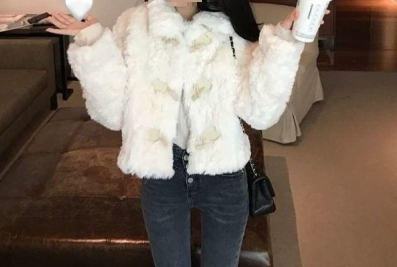 Long Sleeve Lapel Neck Faux Fur Crop Coat Product Image