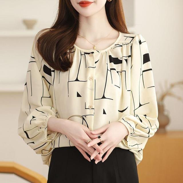 3/4-Sleeve Crew Neck Print Button-Up Blouse Product Image