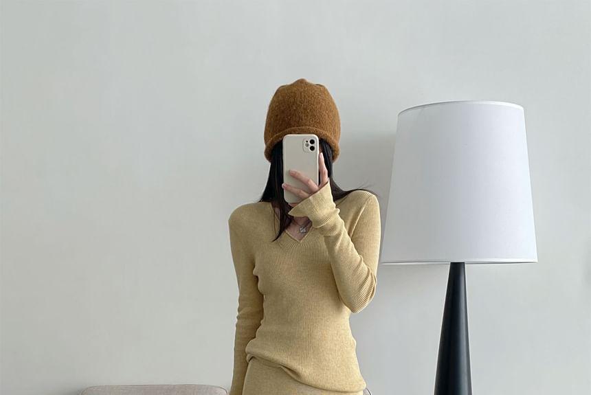 Long-Sleeve V-Neck Plain Sweater / High Rise Plain Maxi Pencil Skirt Product Image