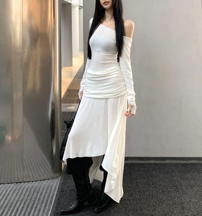 Long-Sleeve Off-Shoulder Plain Ruched Asymmetrical Maxi A-Line Dress Product Image