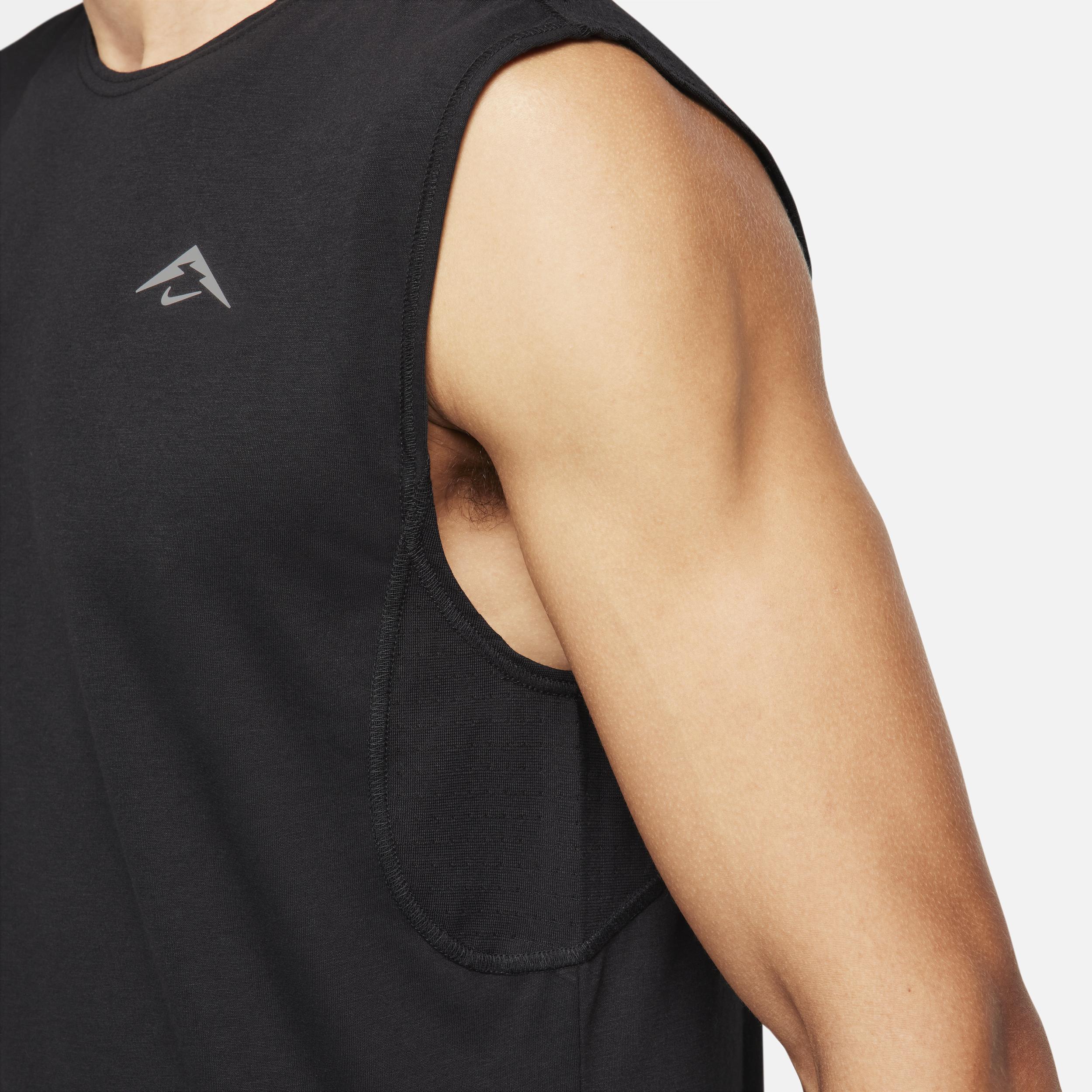 Nike Men's Solar Chase Dri-FIT Sleeveless Running Top Product Image