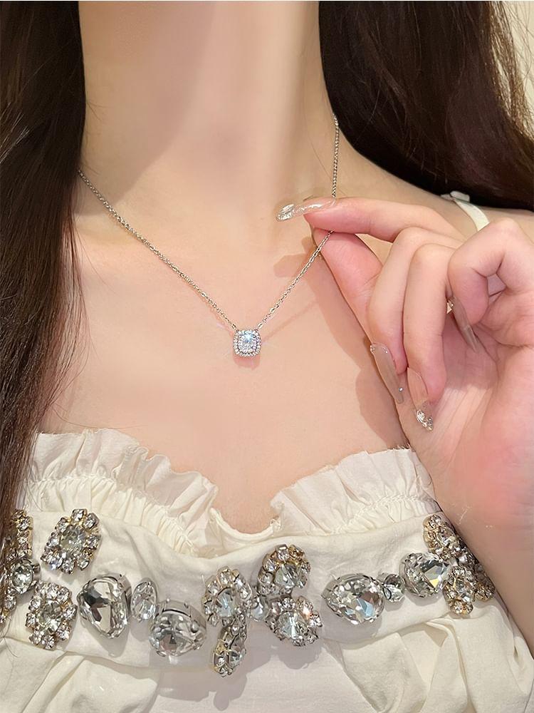 Rhinestone Pendant Alloy Choker Product Image