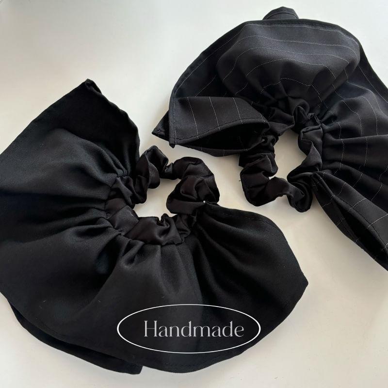 Bow Scrunchie Product Image