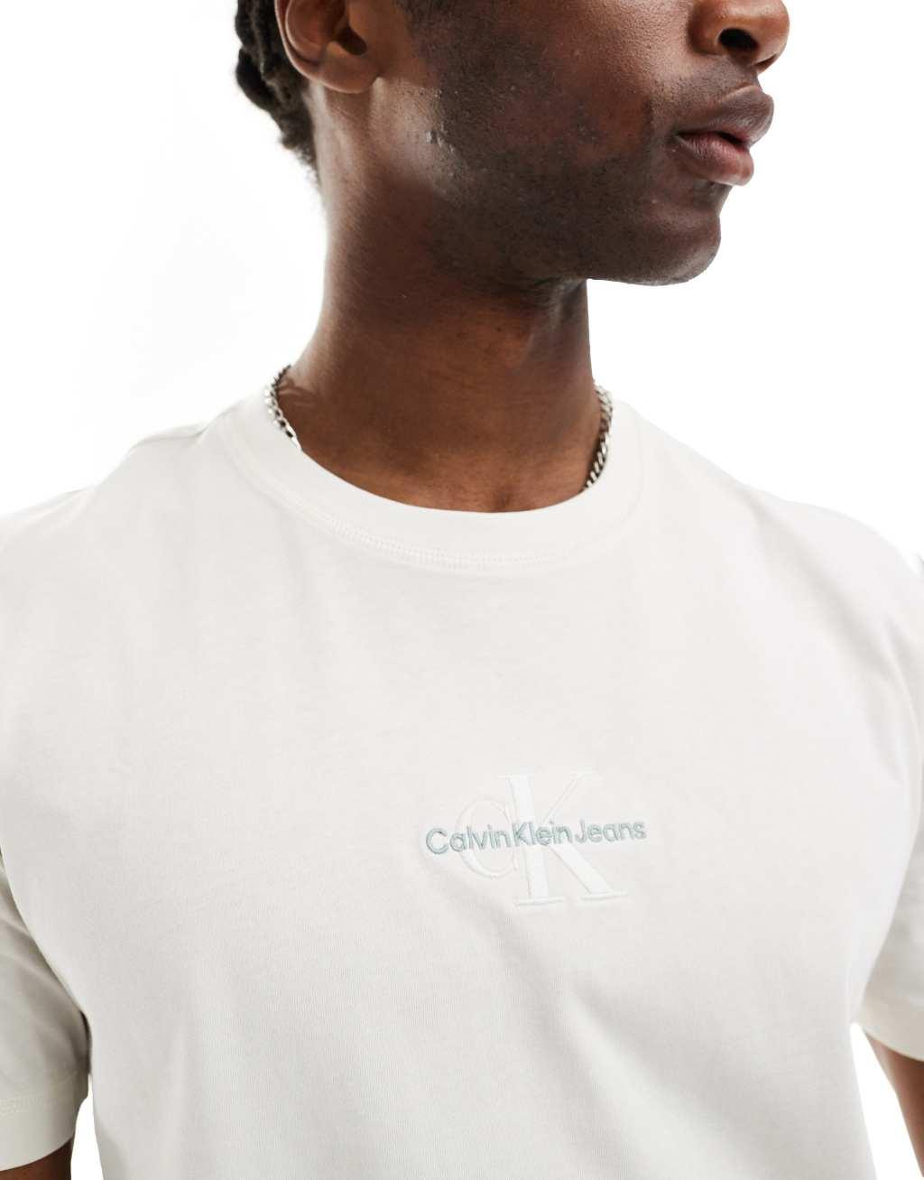 Calvin Klein Jeans monologo T-shirt in ivory white Product Image