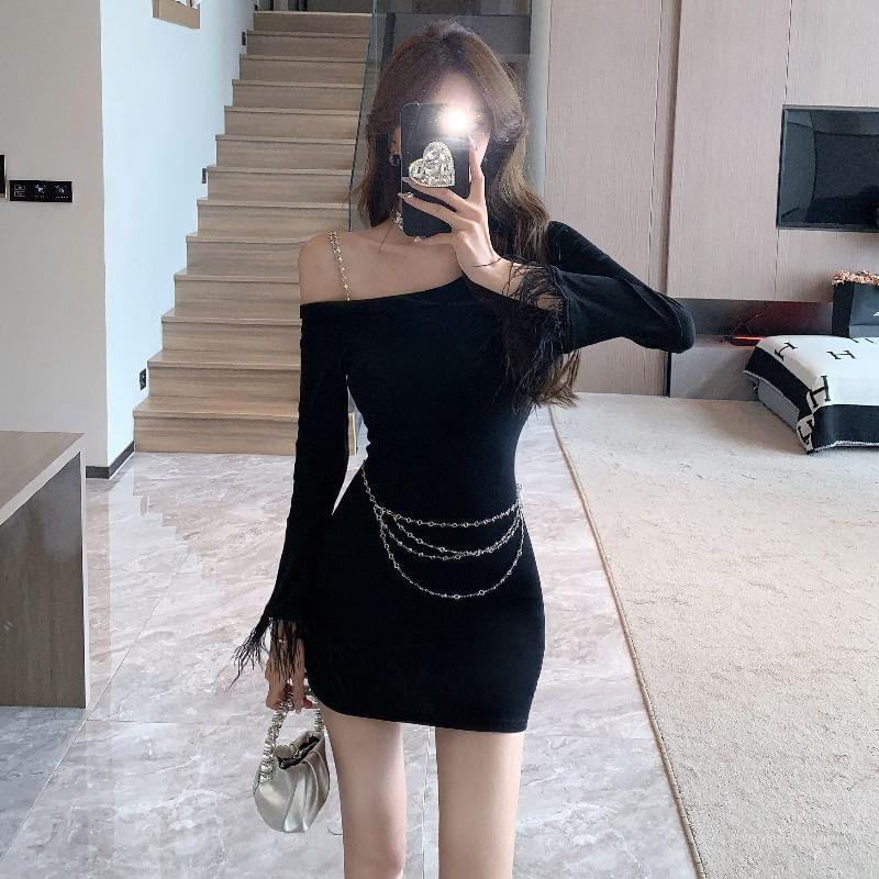 Long-Sleeve Cold Shoulder Plain Chained Bodycon Mini Dress Product Image