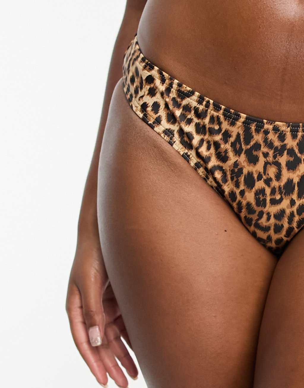 Pieces bikini bottoms in leopard print Product Image