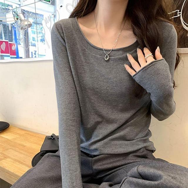 Long-Sleeve Crewneck Plain Knit Top Product Image