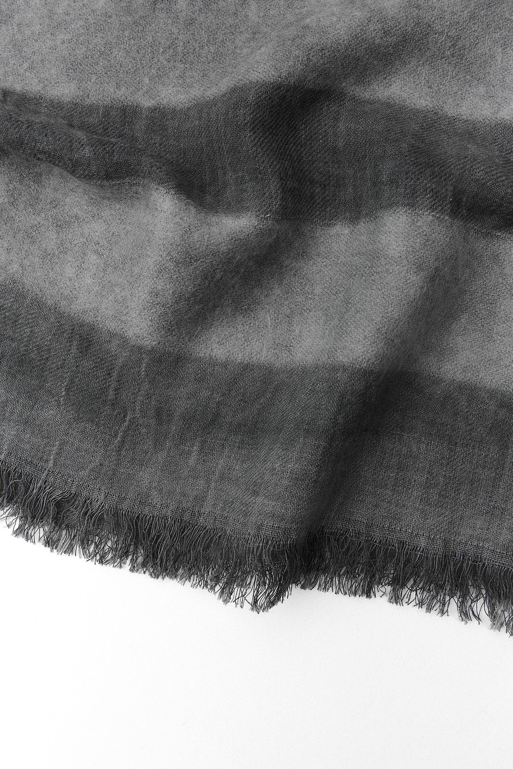 STRIPED SCARF Product Image