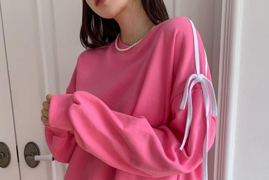 Bow Loose-Fit Sweatshirt Product Image