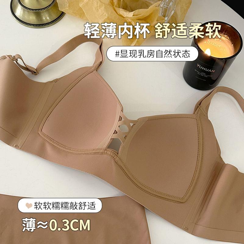 Set: Plain Cross Strap Seamless Bra + Bikini Panties Product Image