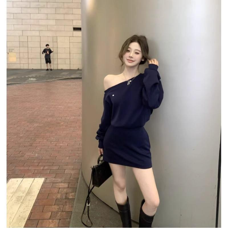 Off Shoulder Long Sleeve Plain Mini Sweatshirt Dress Product Image