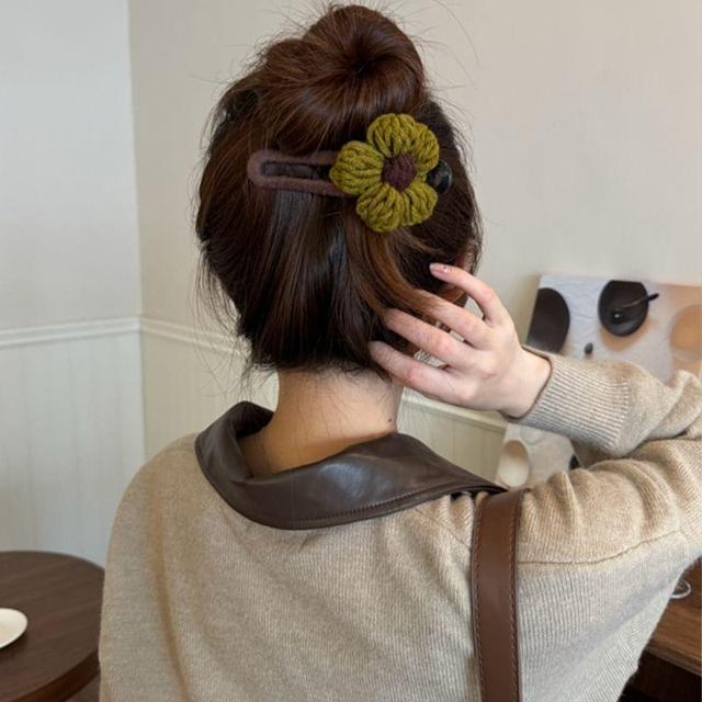 Knit Flower Hair Clip Product Image