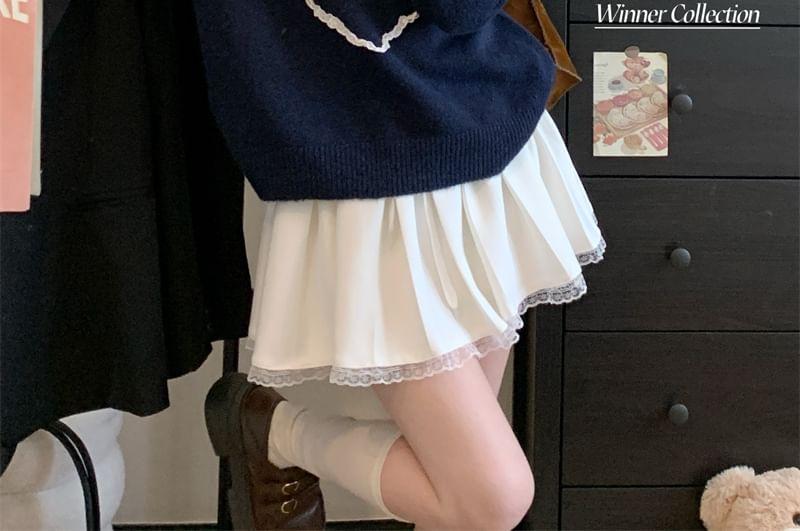 Crewneck Heart Jacquard Sweater / Lace Trim Mini A-Line Skirt Product Image