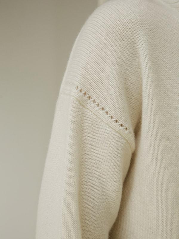 Turtleneck Relaxed-Fit Cashmere Sweater Product Image