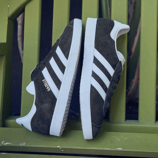 Mens  Gazelle In Solid Grey/white/gold Metallic Product Image