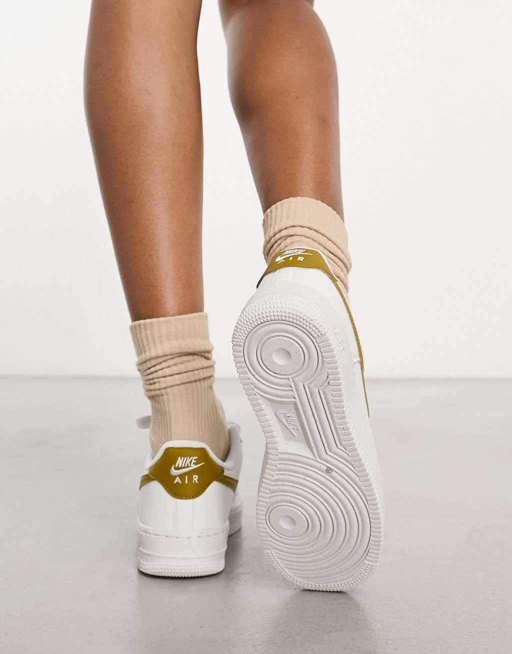 Nike Air Force 1 '07 SE sneakers in white & gold  Product Image