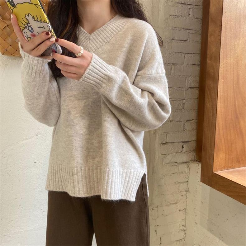 Loose-Fit V-Neck Knit Sweater Product Image