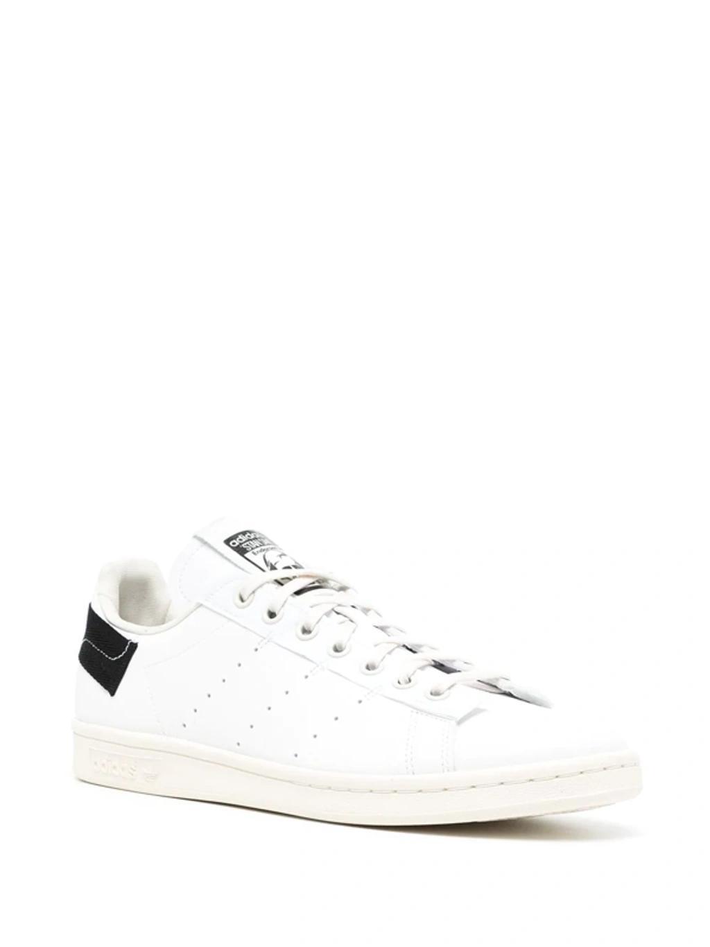 ADIDAS ORIGINALS Logo Patch Trainers In White Product Image