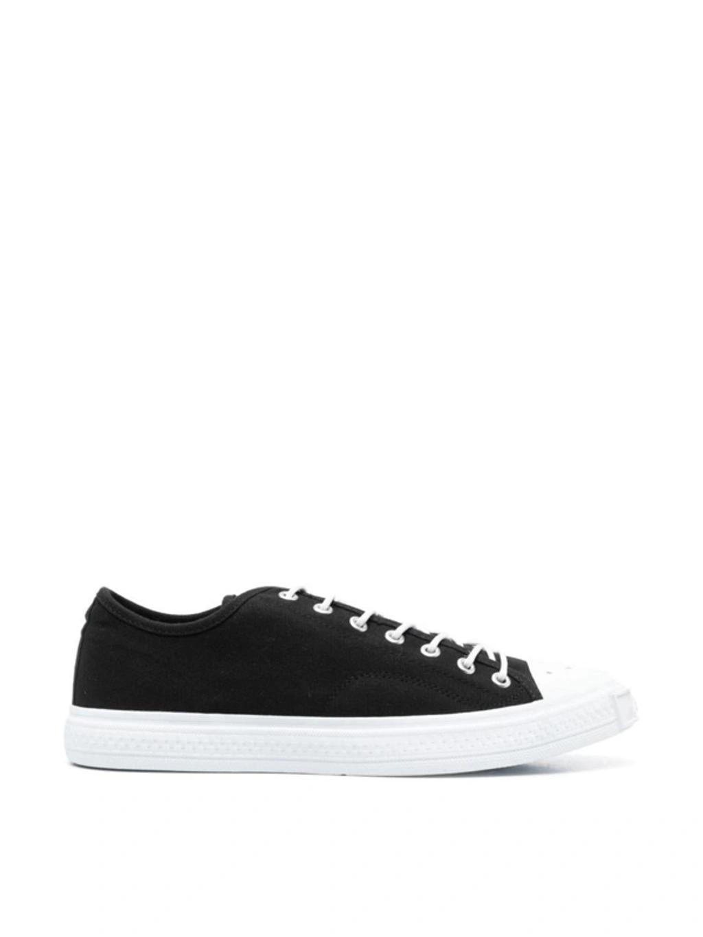 Ballow Low-top Sneakers Men In Black,off White Product Image