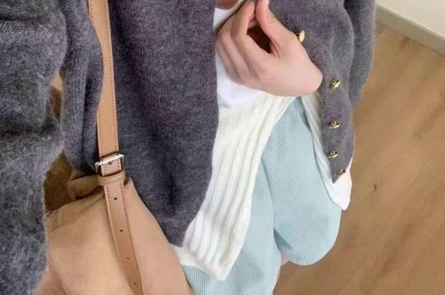 Crew Neck Plain Button-Up Crop Cardigan Product Image